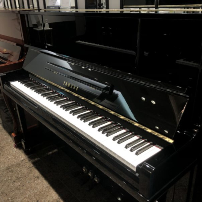 《中古》UX10BL　ヤマハアップライトピアノ