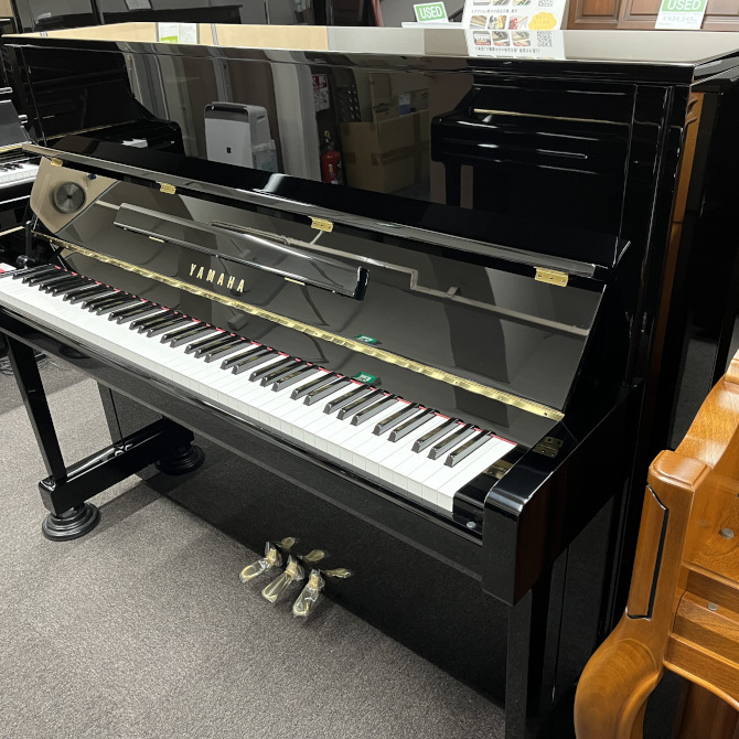 《中古》b121　ヤマハアップライトピアノ