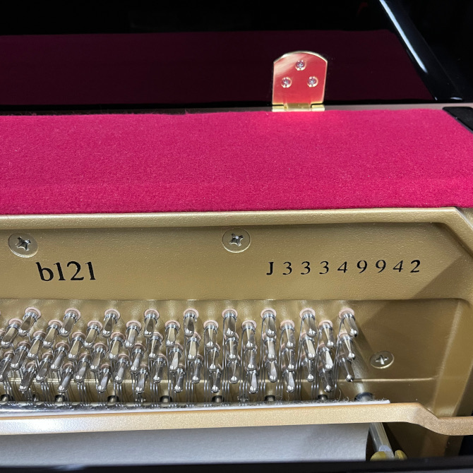 《中古》b121　ヤマハアップライトピアノ