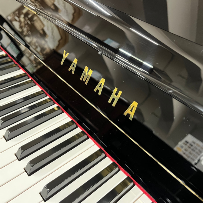 《中古》b121　ヤマハアップライトピアノ