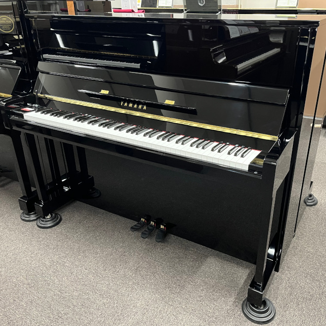 《中古》b121　ヤマハアップライトピアノ