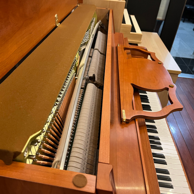 《店頭展示品1台限り》YF101C　ヤマハアップライトピアノ