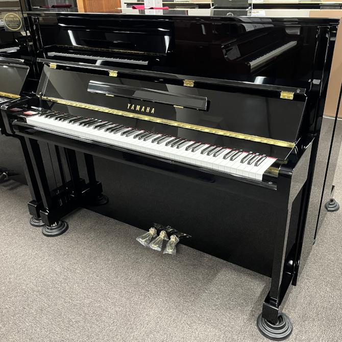 《中古》b121　ヤマハアップライトピアノ