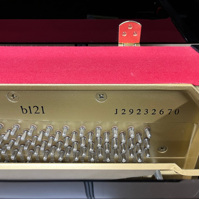 《中古》b121　ヤマハアップライトピアノ