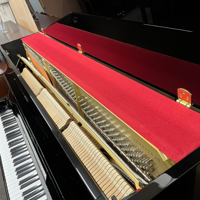 《中古》b121　ヤマハアップライトピアノ