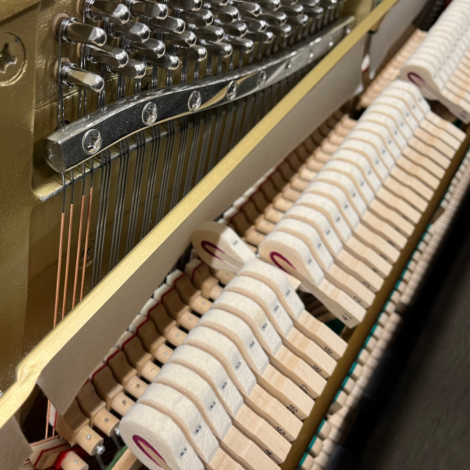 《中古》b121　ヤマハアップライトピアノ