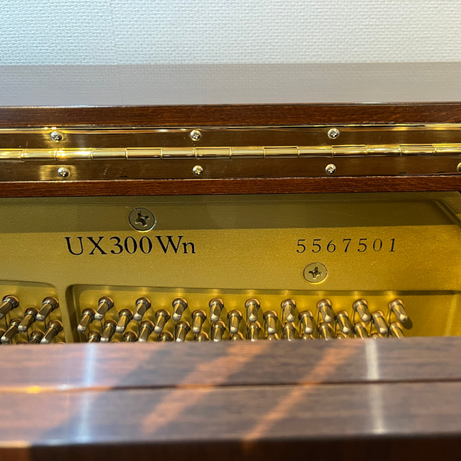 《中古》UX300Wn　ヤマハアップライトピアノ