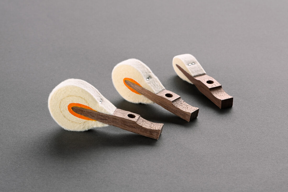 ドイツ製の良質なフェルトでつくられた専用のハンマー