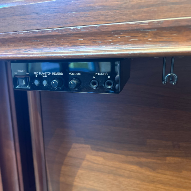 《中古》YF101W-SB　ヤマハサイレント付きアップライトピアノ