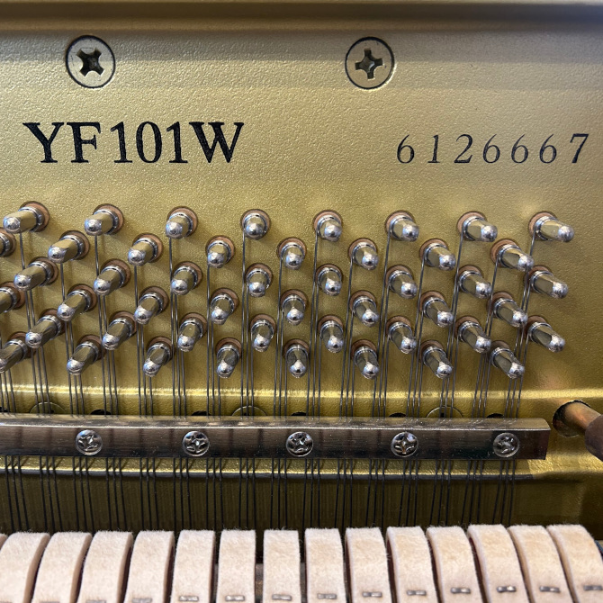 《中古》YF101W-SB　ヤマハサイレント付きアップライトピアノ