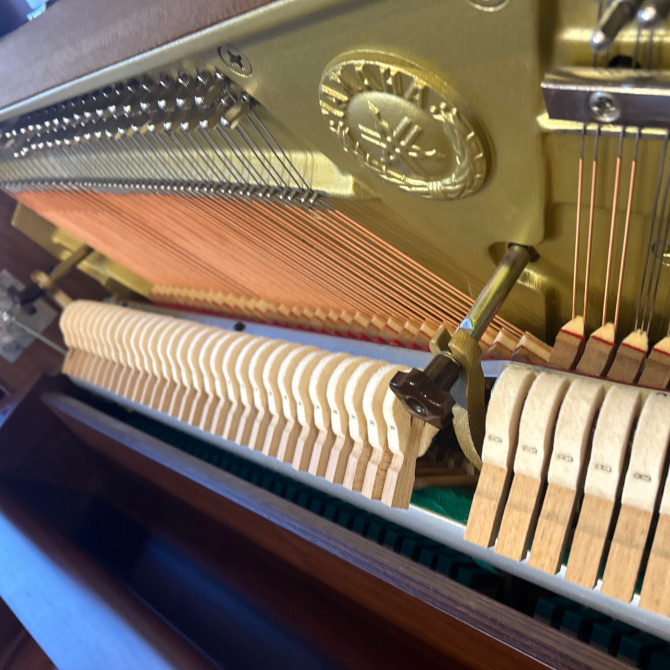 《中古》YF101W-SB　ヤマハサイレント付きアップライトピアノ