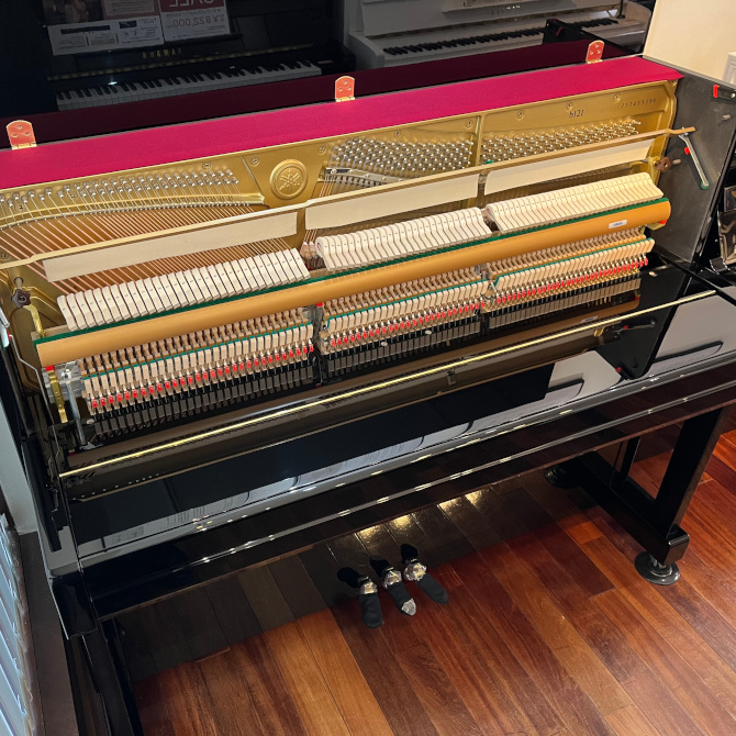 《中古》b121　ヤマハアップライトピアノ