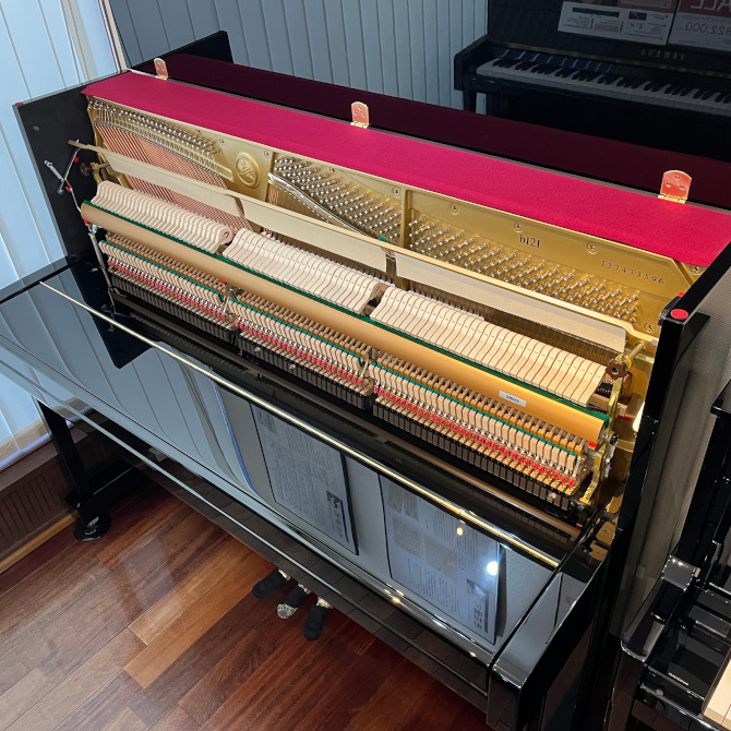 《中古》b121　ヤマハアップライトピアノ