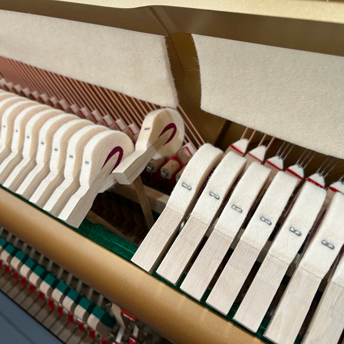 《中古》b121　ヤマハアップライトピアノ