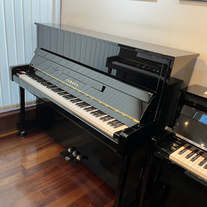 《中古》b121　ヤマハアップライトピアノ