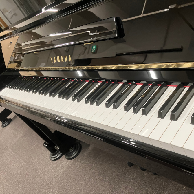 《中古》U10BL　ヤマハアップライトピアノ