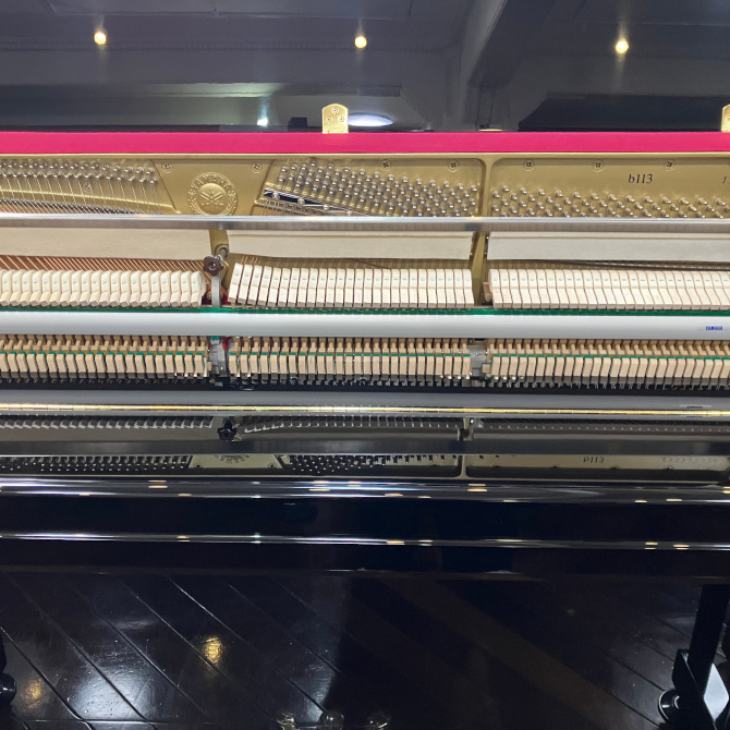 《中古》b113　ヤマハアップライトピアノ