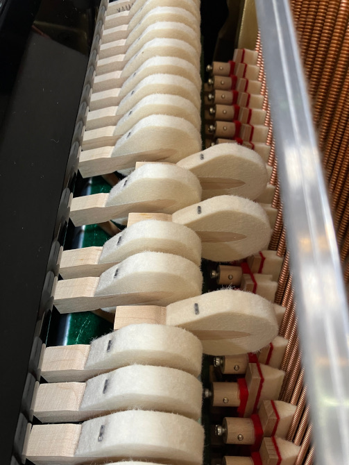 《中古》b113　ヤマハアップライトピアノ