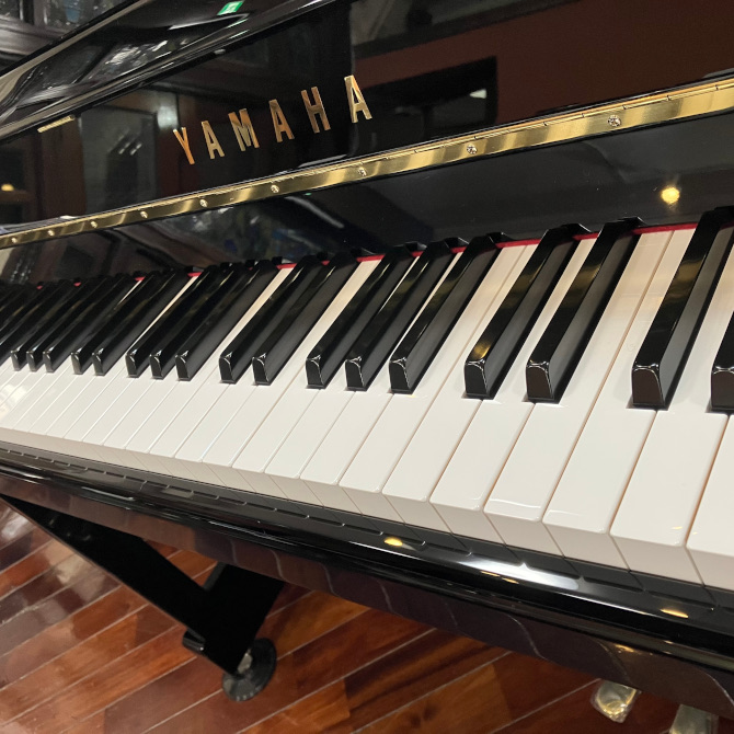 《中古》b113　ヤマハアップライトピアノ
