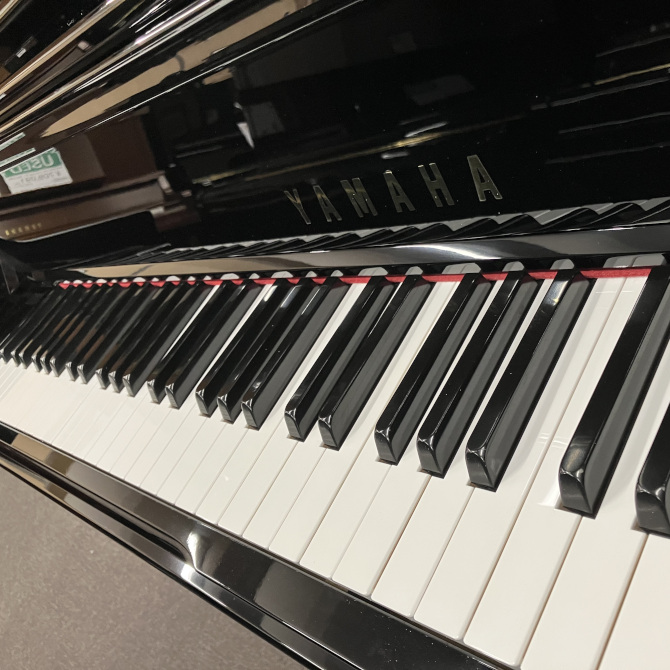 《中古》UX500　ヤマハリニューアルアップライトピアノ