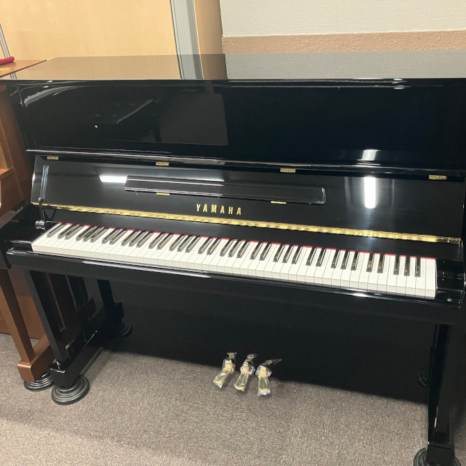 《中古》b121　ヤマハアップライトピアノ