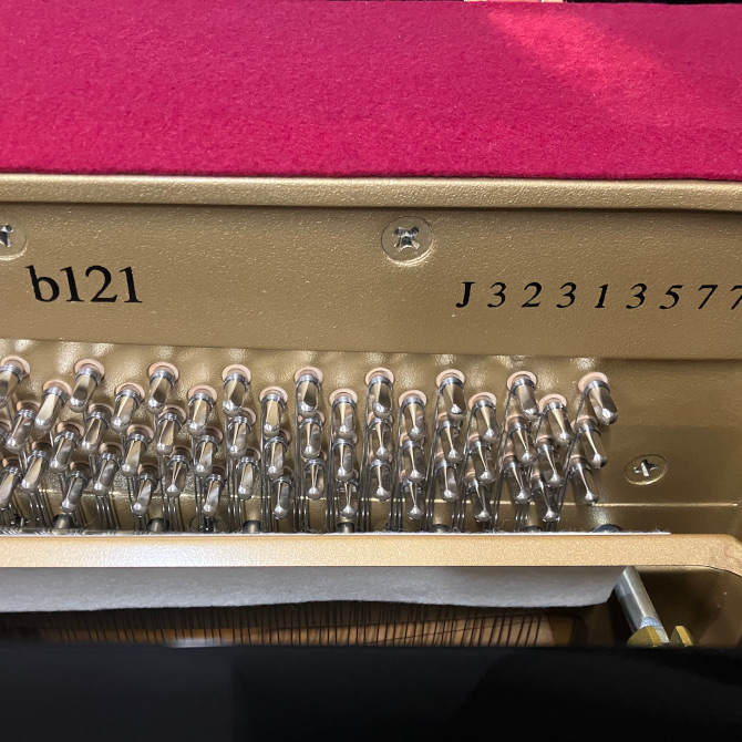 《中古》b121　ヤマハアップライトピアノ