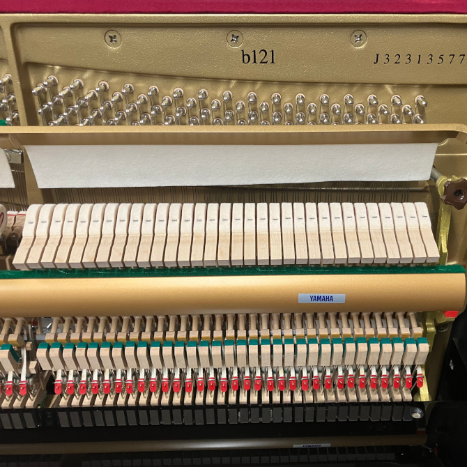 《中古》b121　ヤマハアップライトピアノ