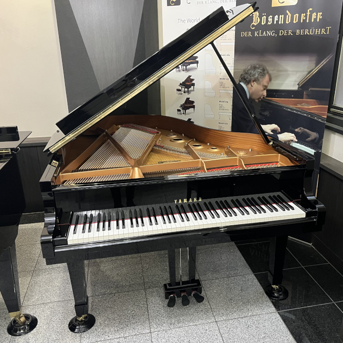 《中古》C3 ヤマハグランドピアノ(消音機能外し済み)
