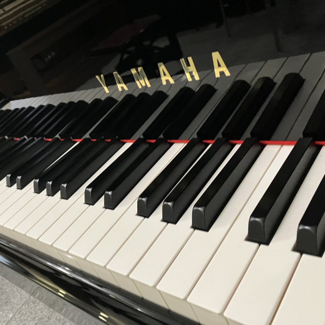 《中古》C3　ヤマハグランドピアノ(消音機能外し済み)