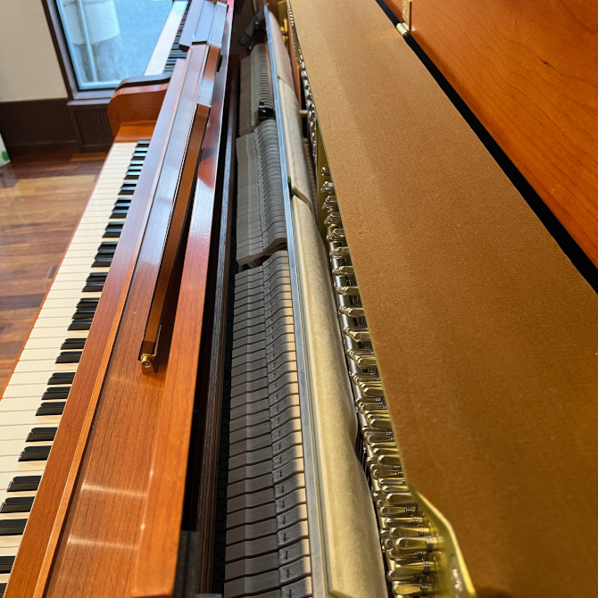 《店頭展示品特価品 1台限り》YF101C　ヤマハアップライトピアノ