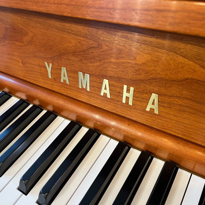 《店頭展示品特価品 1台限り》YF101C　ヤマハアップライトピアノ