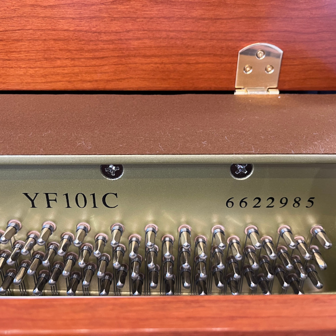 《店頭展示品特価品 1台限り》YF101C　ヤマハアップライトピアノ