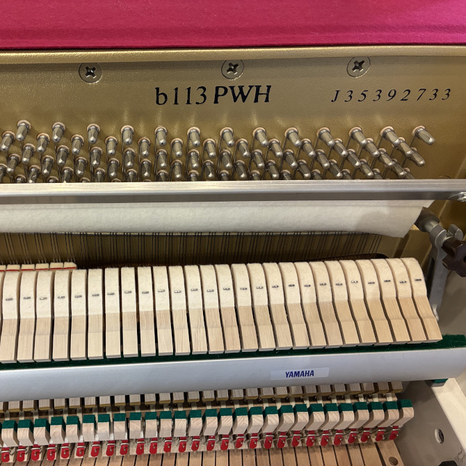 《店頭展示品》b113PWH　ヤマハアップライトピアノ