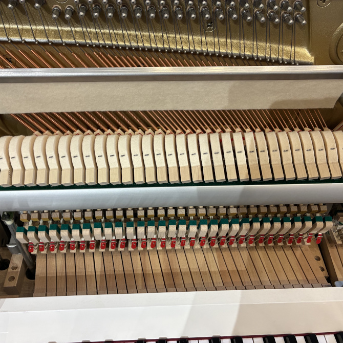 《店頭展示品》b113PWH　ヤマハアップライトピアノ