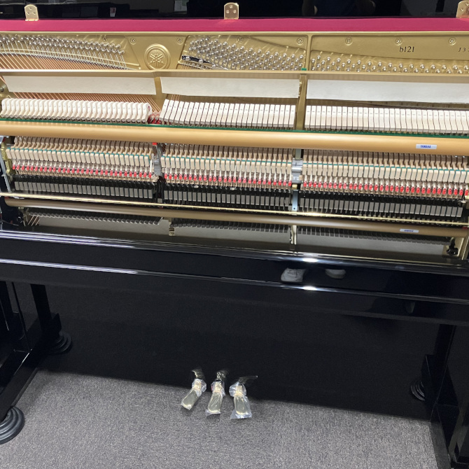 《中古》b121　ヤマハアップライトピアノ