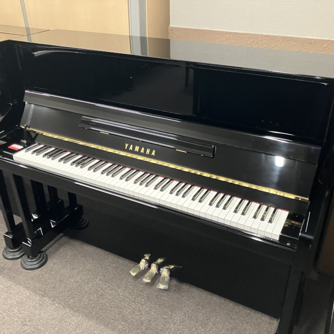 《中古》b121　ヤマハアップライトピアノ