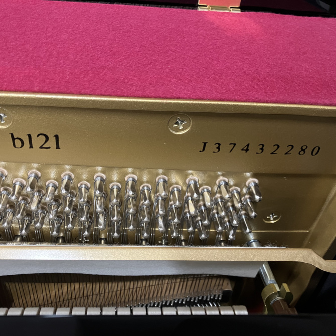 《中古》b121　ヤマハアップライトピアノ