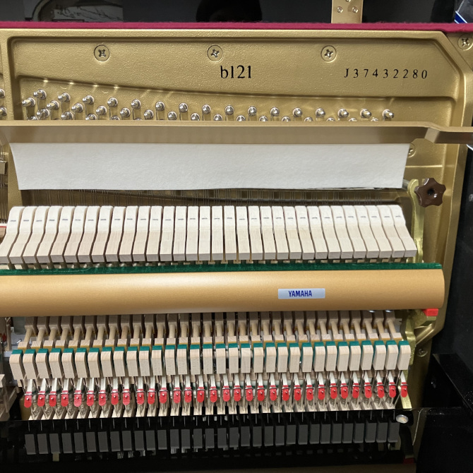 《中古》b121　ヤマハアップライトピアノ